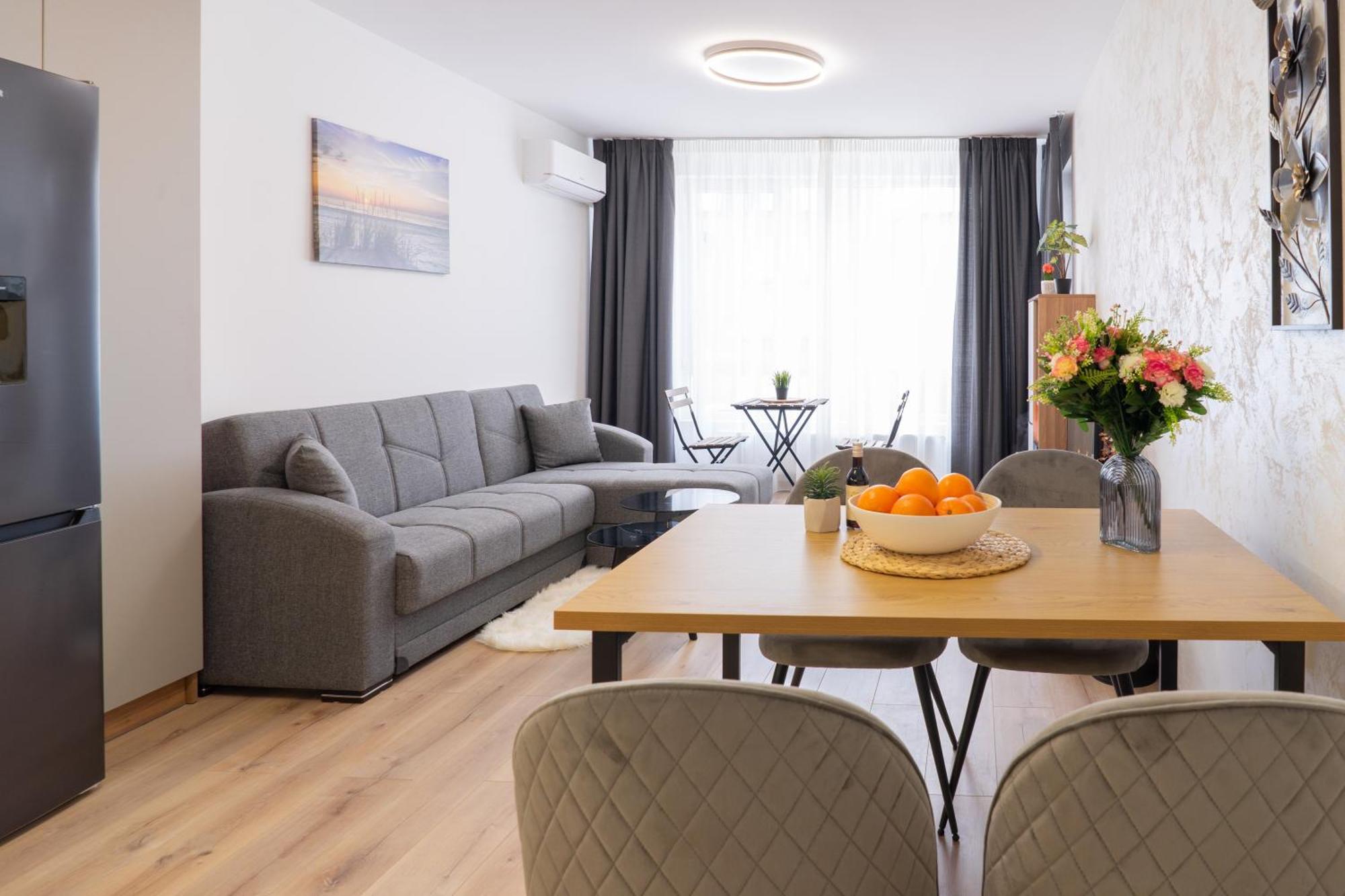 New Modern & Cozy Apartment With Free Parking Varna Bagian luar foto