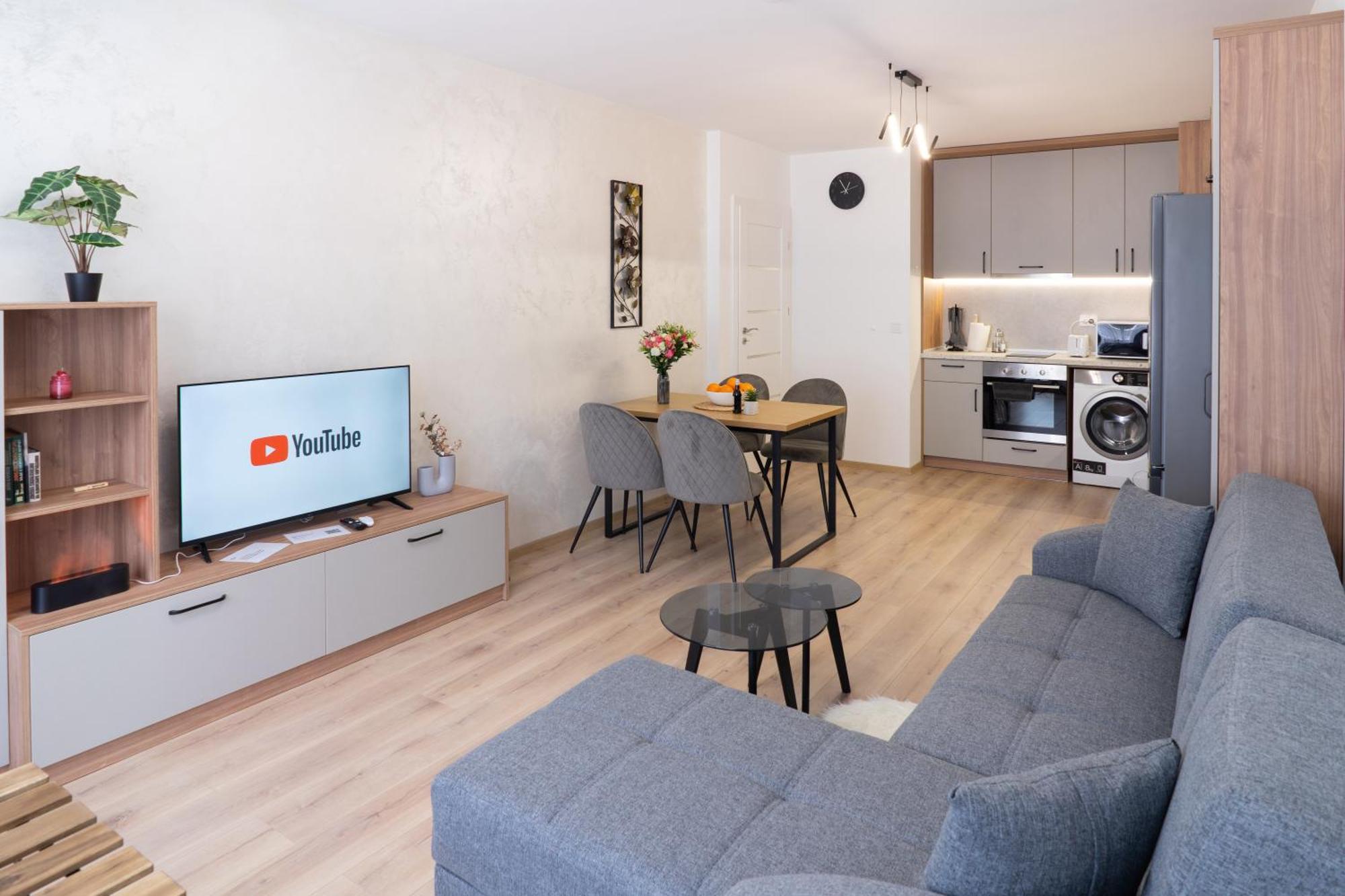 New Modern & Cozy Apartment With Free Parking Varna Bagian luar foto