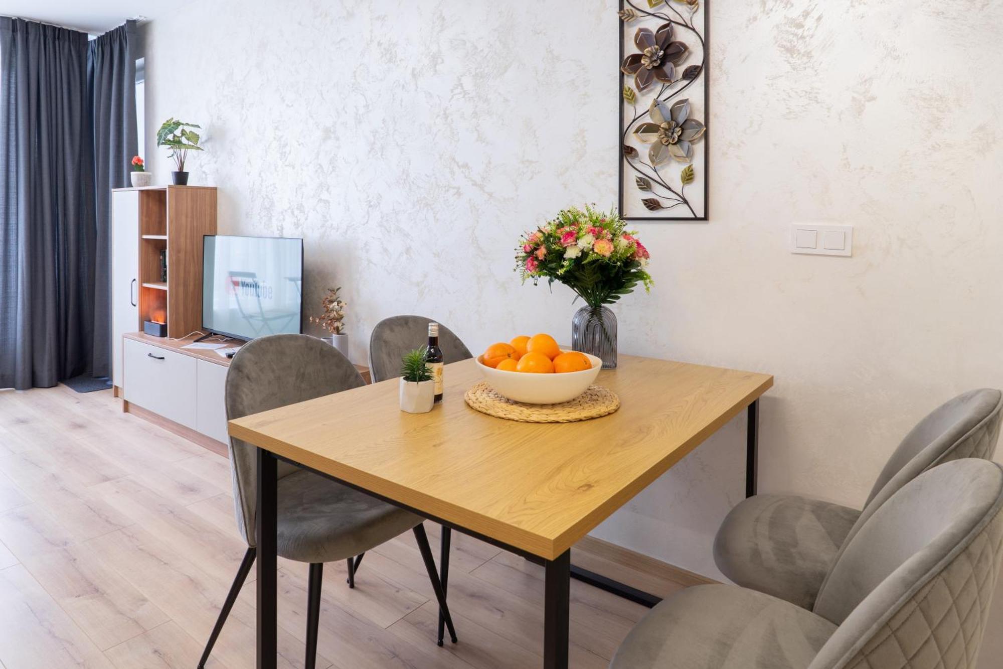 New Modern & Cozy Apartment With Free Parking Varna Bagian luar foto