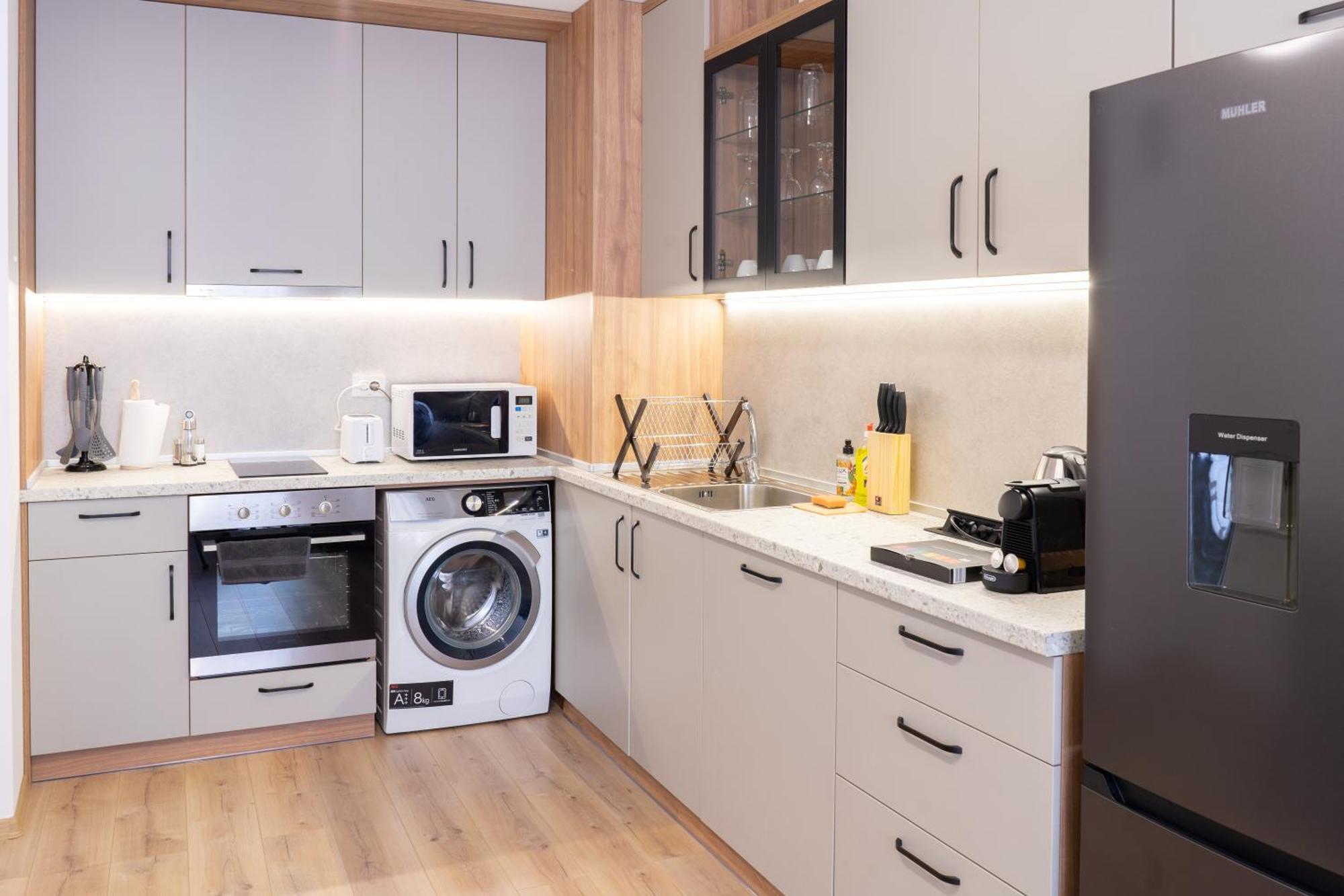New Modern & Cozy Apartment With Free Parking Varna Bagian luar foto