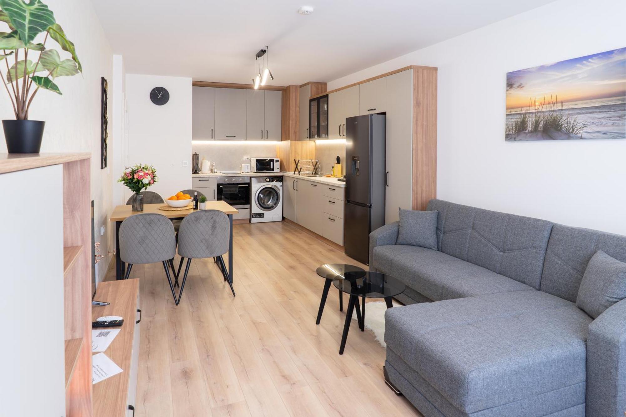 New Modern & Cozy Apartment With Free Parking Varna Bagian luar foto